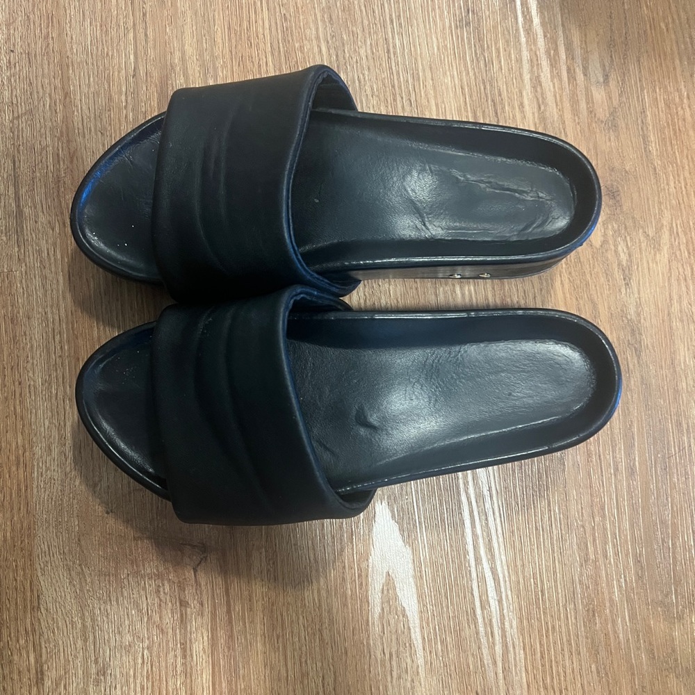 Beek Black Sandals- Pelican